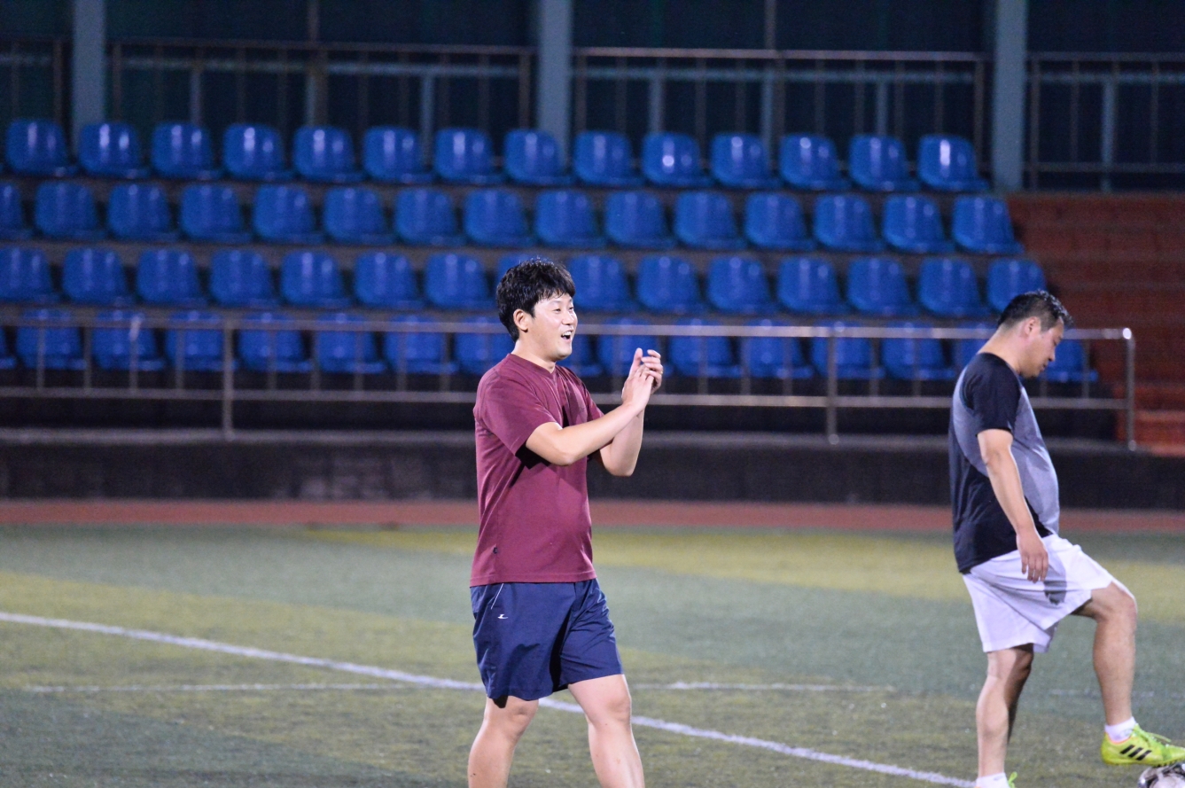 「시의회？경제산업국」친선 축구경기 개최_5