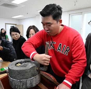 나눔을 위한 두부만들기 봉사활동_3