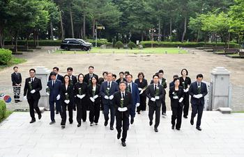 제5대 의원 충령탑 참배_2