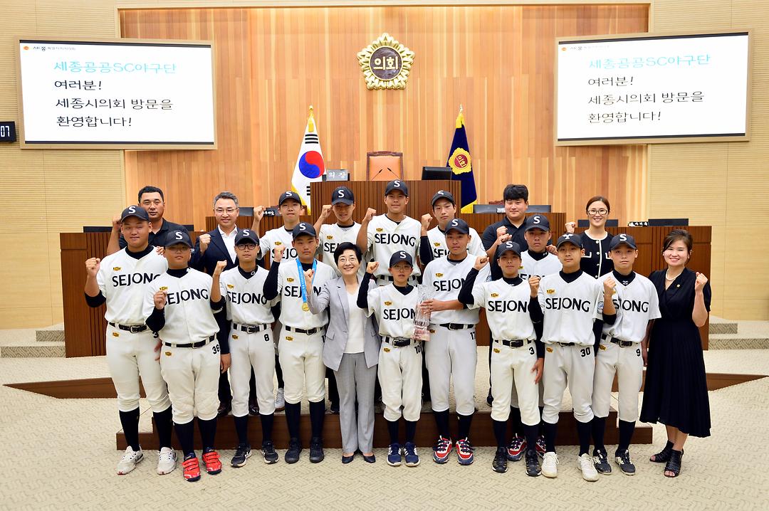 이순열 의장, ‘전국 유소년야구대회’ 우승한  세종 공공스포츠클럽 야구단 격려_3