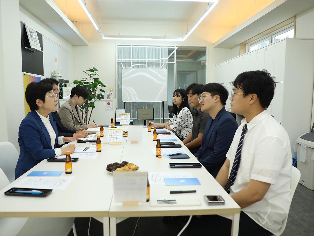 청년이 세상과 만나면 변화가 시작된다” 세종시의회 이순열 의장, 세종 청년대표들과 간담회 개최_2