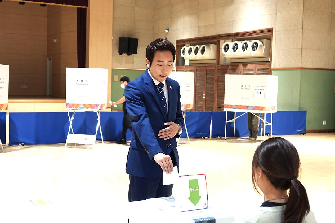 임채성 세종시의회 의장, “사전투표했습니다!”_1