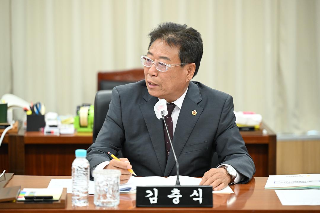 [2025 행정사무감사] 세종시의회 김충식 의원,  “청소년 의회교실 참여 격차 해소·홍보대사 공정 선발” 강조_2