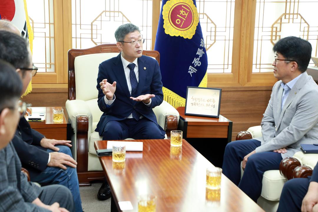 세종시의회 안신일 의장, 시장직 인수위 행정수도TF 접견_3