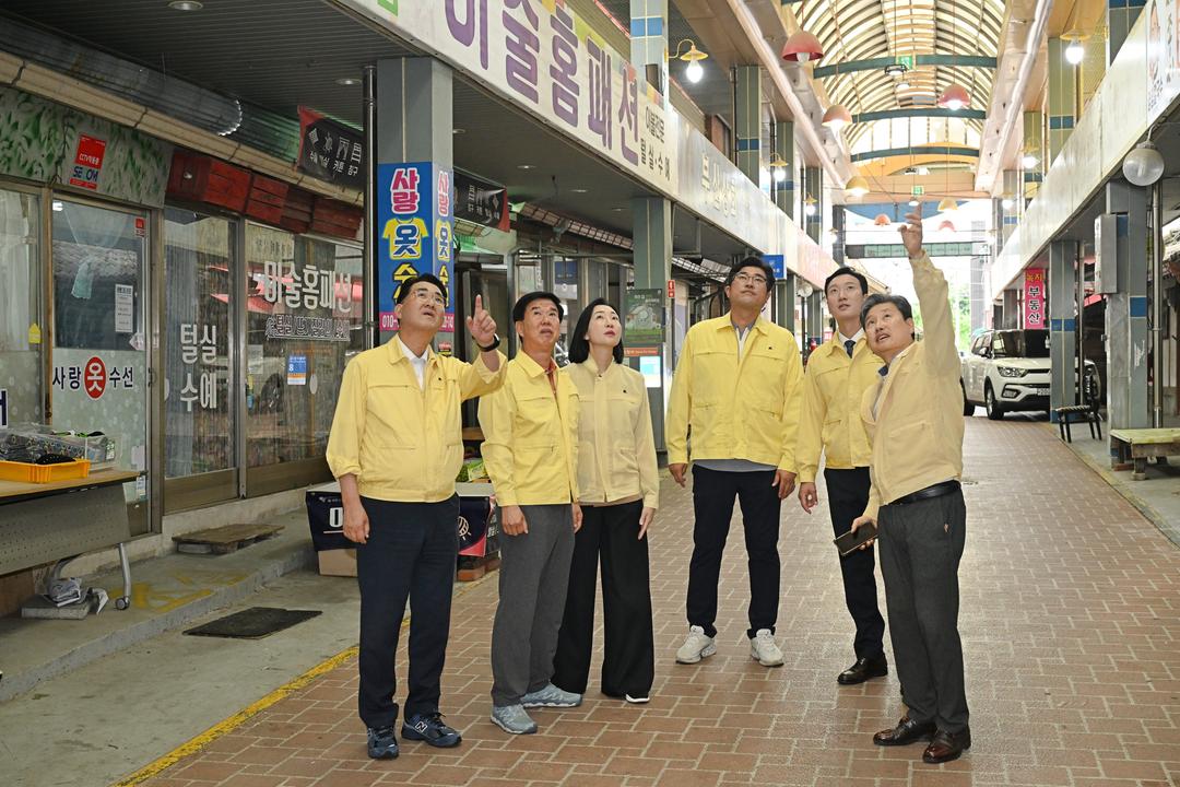 세종시의회 경제문화위원회, 세종대평시장 폭염 및 집중호우 대비 현장방문_2