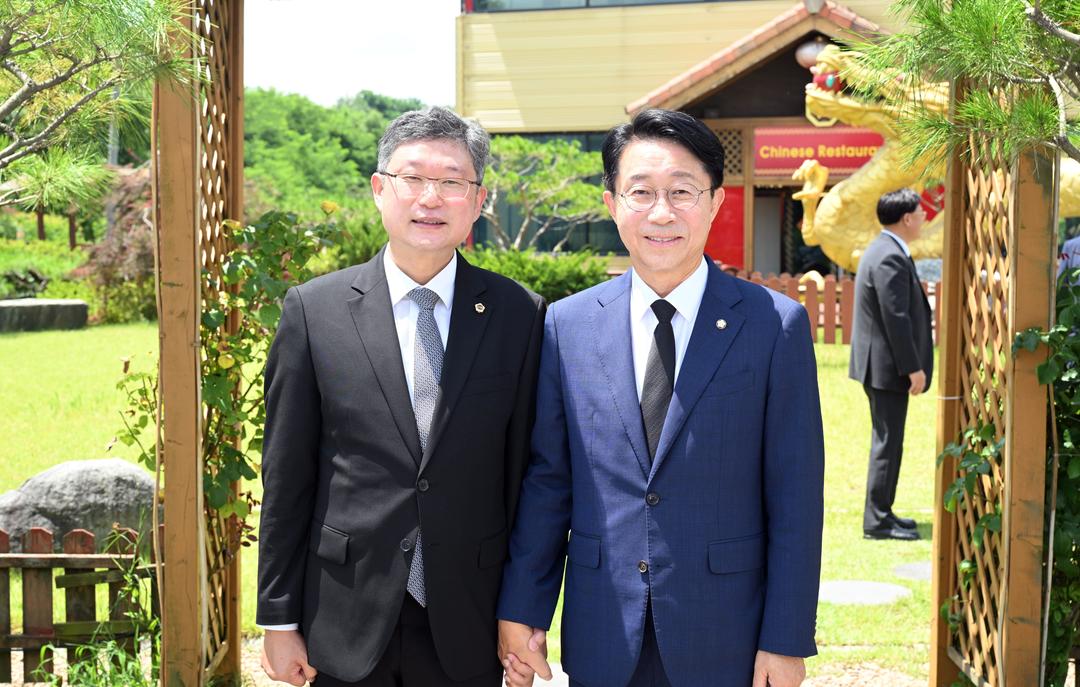 안신일 세종시의회 의장, 조정식 국회의장 기자간담회 환영_3