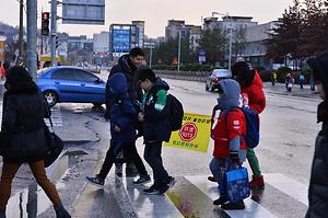 이태환 의원, 신봉초 교통안전지도 봉사활동 