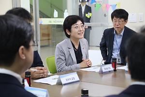웬닥빙 베트남 국회 문화교육위원장, 이순열 시의장·홍성국 국회의원 예방