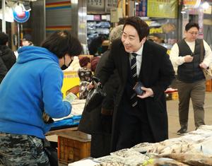 세종시의회, 전통시장 장보기 행사로 지역 경제 활성화 실천